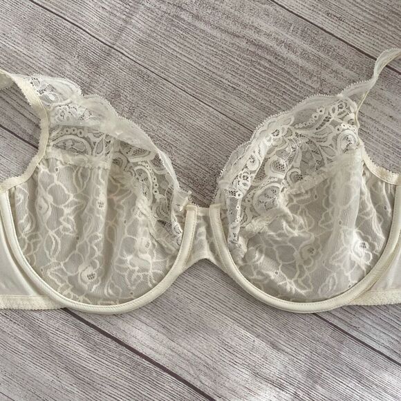 Olga women 38D lace bra w/3 hook back closure & adjustable straps cream color - Picture 6 of 8
